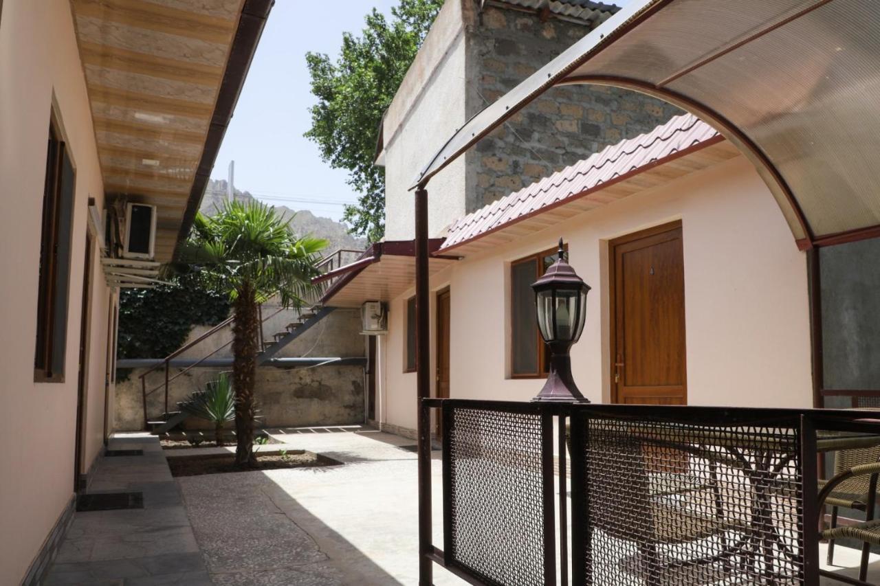 Naberejni Meghri Exterior foto